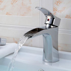 Robinet de lavabo avec jet d'eau effet cascade chromé
