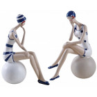 Baigneuses assises sur ballons en résine (lot de 2)