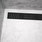 Receveur en acrylique blanc effet pierre 80x140x5 cm + grilles linéaires chrome et noire - moon Aurlane - PACR019