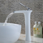 Robinet lavabo surélevé sophistiqué avec bec en cascade blanc chromé
