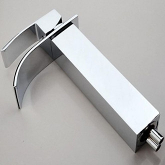 Robinet salle de bain robuste avec mitigeur, style contemporain et finition en métal chromé