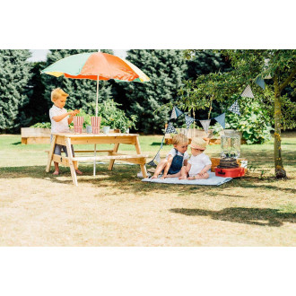 Table de pique-nique en bois avec parasol