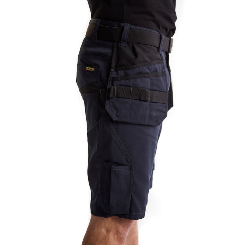 Short maintenance avec poches flottantes 14941330 - Couleur et taille au choix