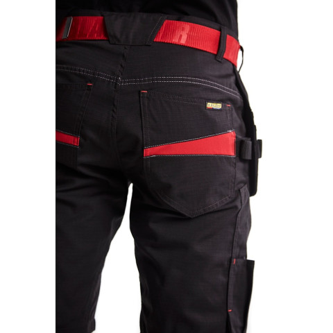 Short maintenance avec poches flottantes 14941330 - Couleur et taille au choix