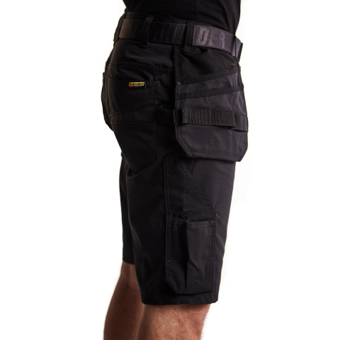 Short maintenance avec poches flottantes 14941330 - Couleur et taille au choix
