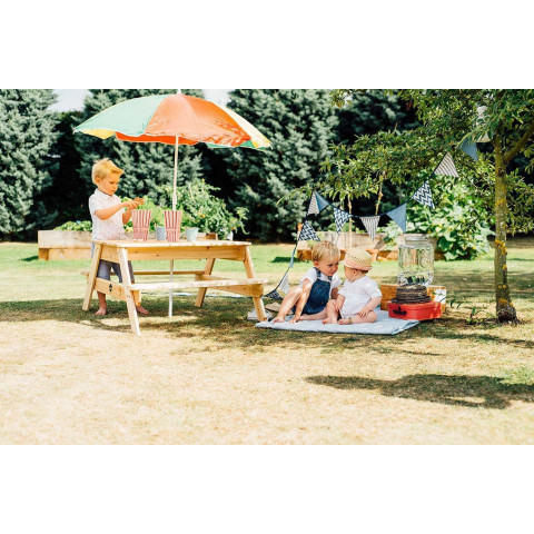 Table de pique-nique en bois avec parasol